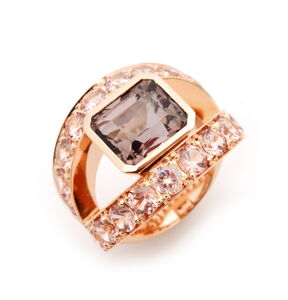 Ring mit Turmalin und Malaya Granaten