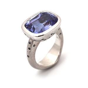 Ring mit Tansanit und Safiren